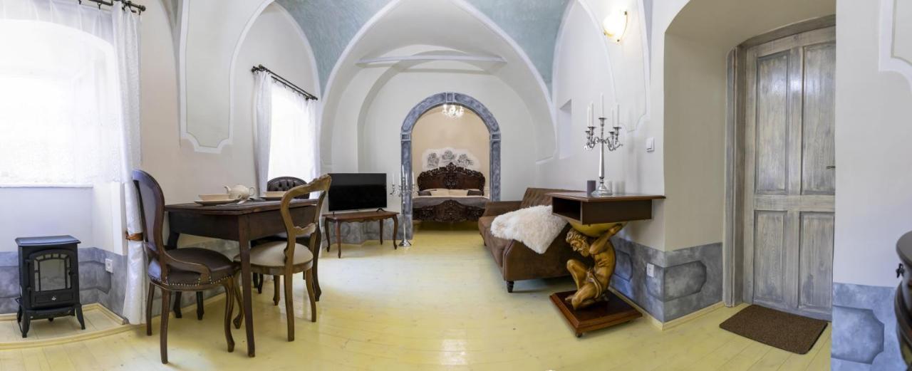 Apartman Charlotte V Dome So Studnou Na Streche Banska Stiavnica Ngoại thất bức ảnh