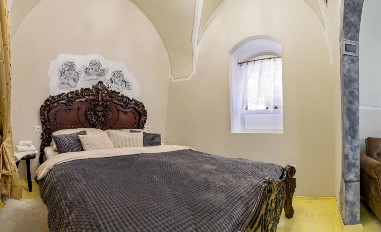 Apartman Charlotte V Dome So Studnou Na Streche Banska Stiavnica Ngoại thất bức ảnh