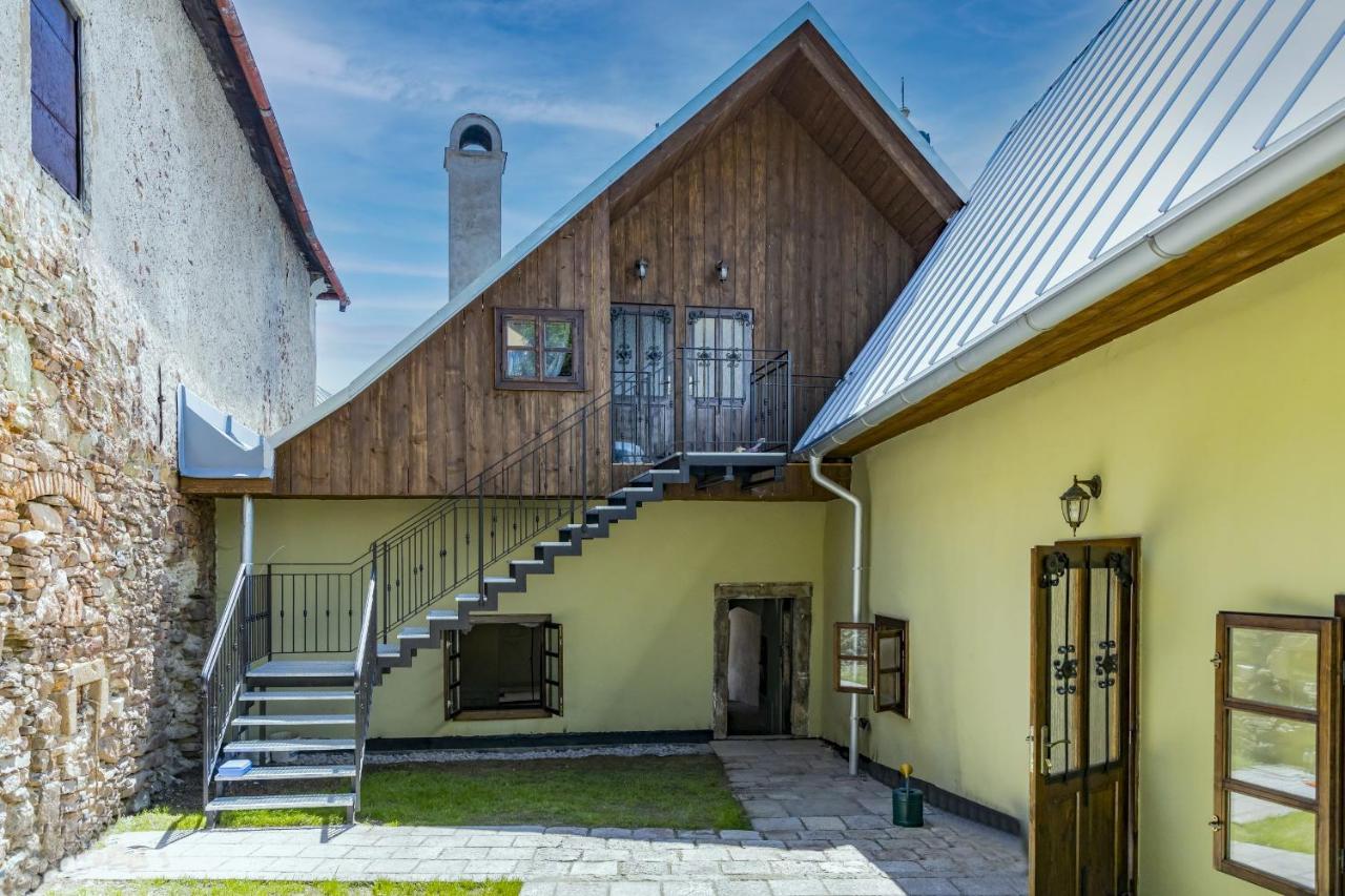 Apartman Charlotte V Dome So Studnou Na Streche Banska Stiavnica Ngoại thất bức ảnh